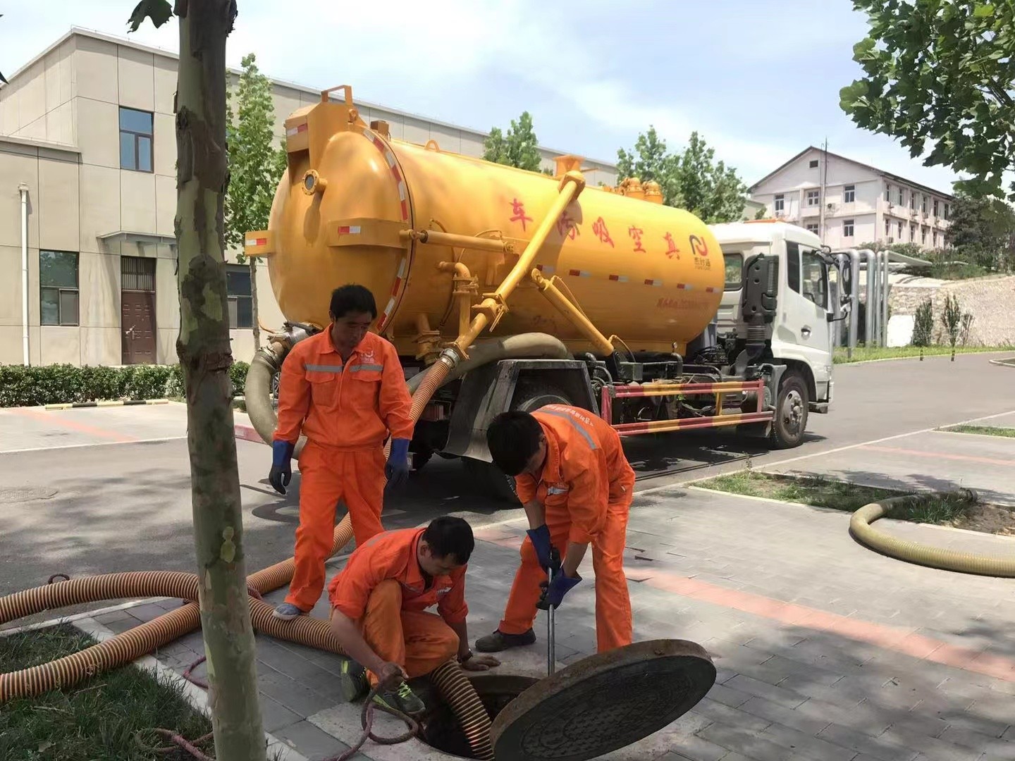 嘉黎化粪池清理与5-8吨吸粪车施工效率分析